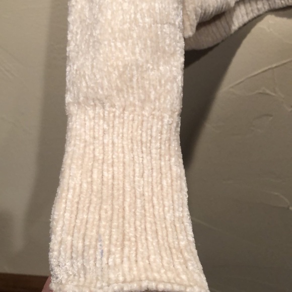 Romeo & Juliet Couture soft & cozy chenille slouch sweater. Size L - Picture 3 of 6